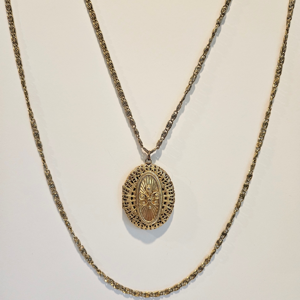 Vintage 70's Statement Pendant/Locket Goldtone Necklace